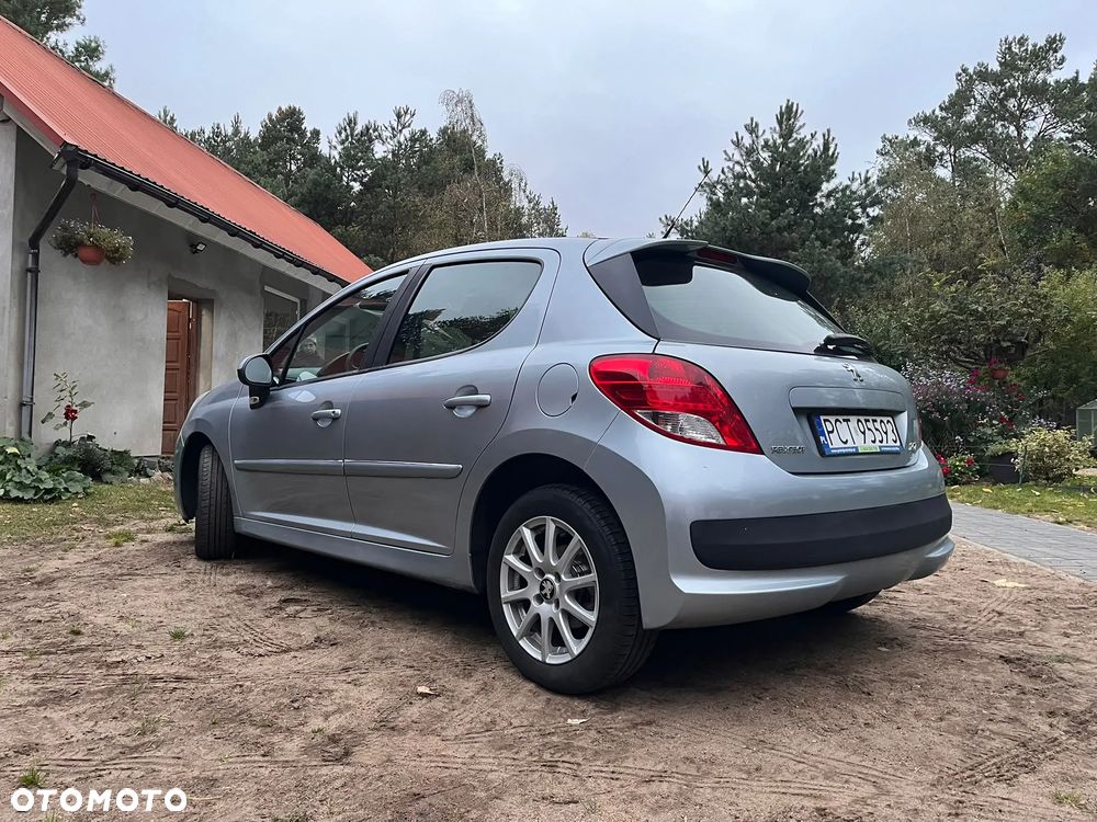 Peugeot 207 2009 photo 3