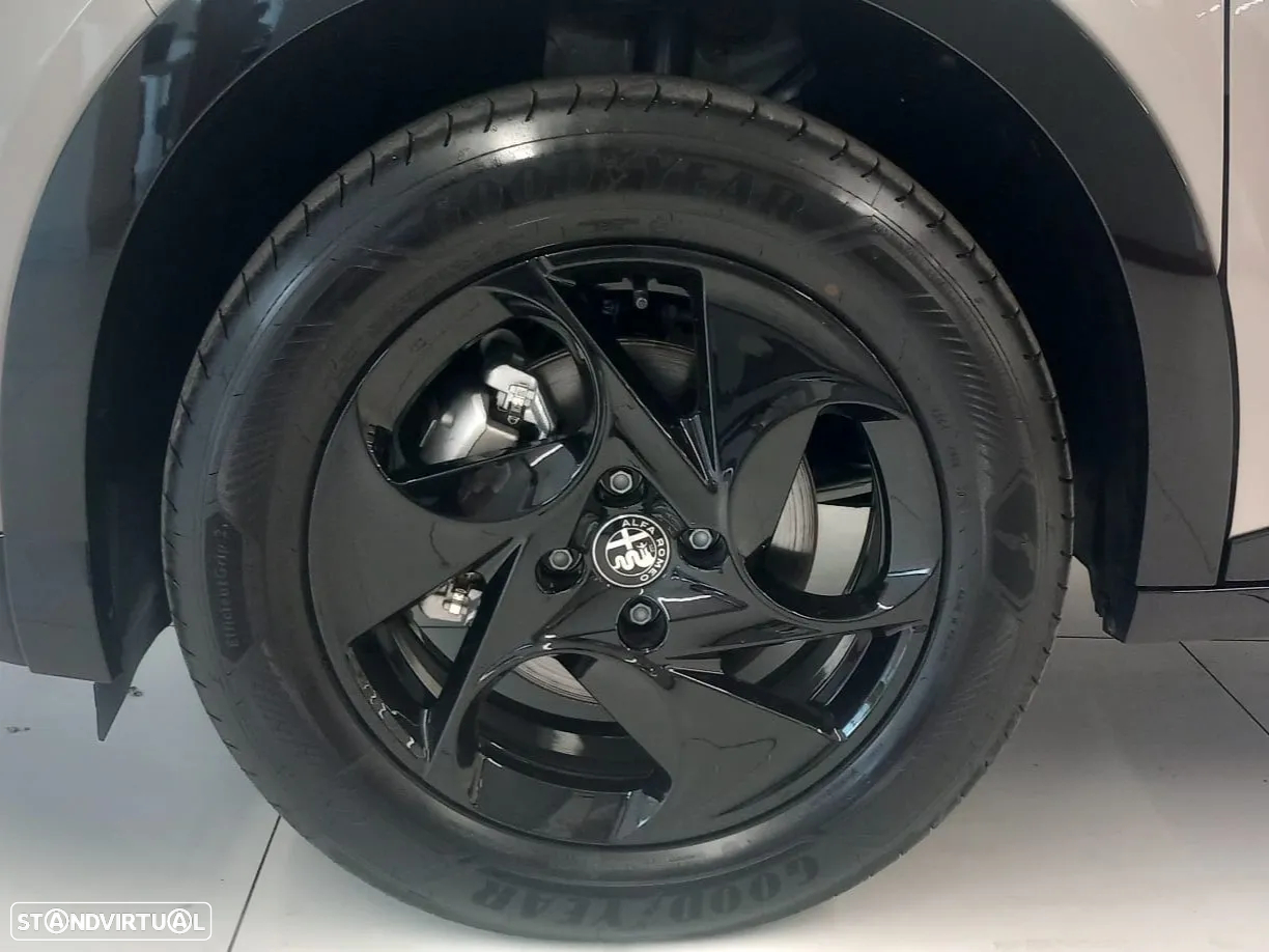 Alfa Romeo Junior 1.2 Intensa Q4 eDCT6 - 12
