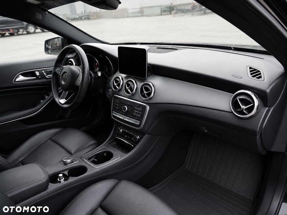 Mercedes-Benz GLA 250 4-Matic - 15