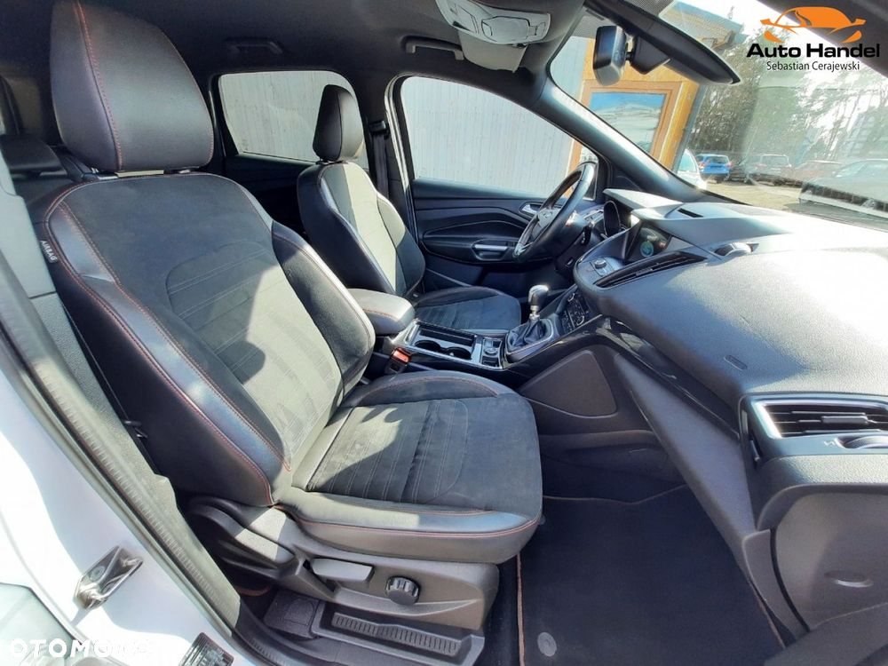 Ford Kuga 1.5 EcoBoost 2x4 ST-Line - 38