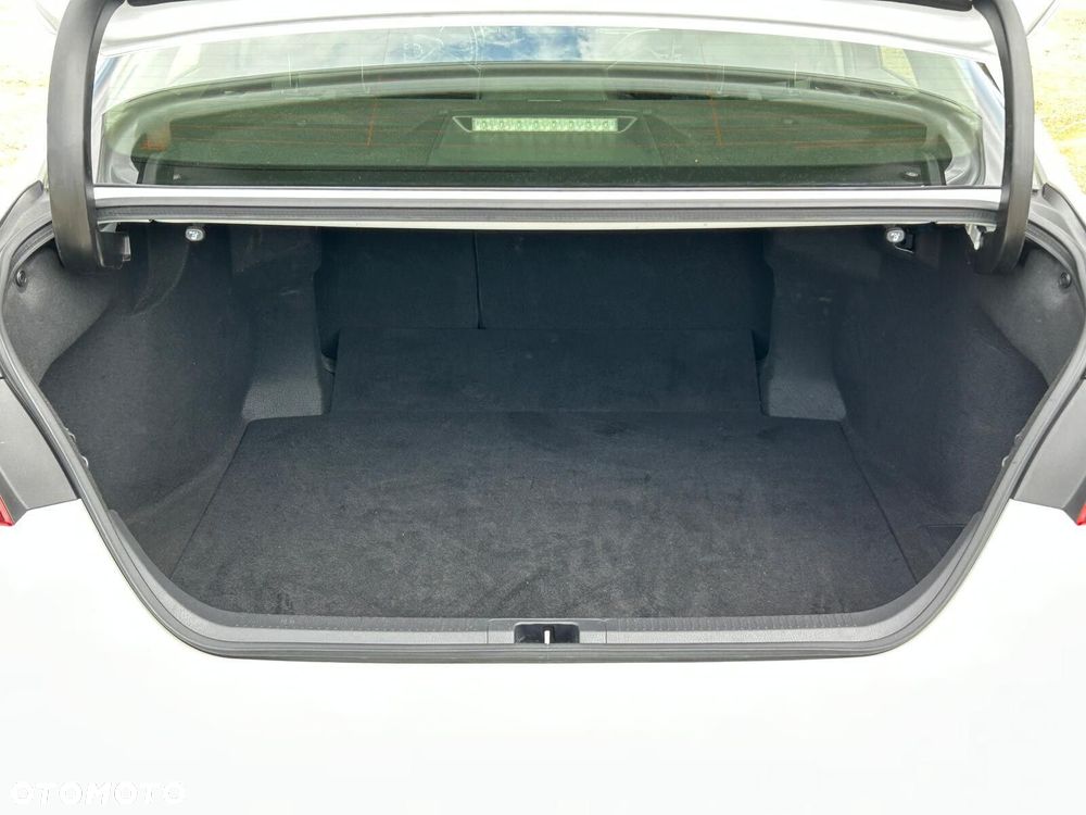 Toyota Camry 2.5 Hybrid Comfort CVT - 10