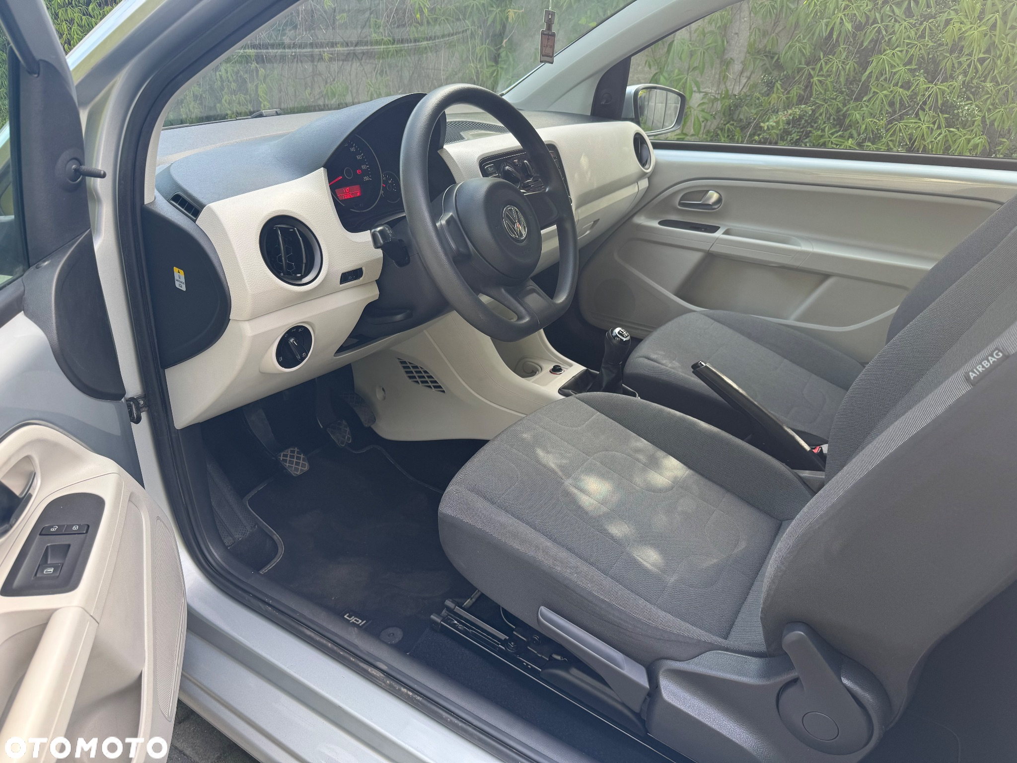 Volkswagen up! (BlueMotion Technology) move - 9