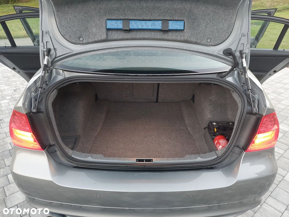 BMW Seria 3 320d xDrive DPF - 28