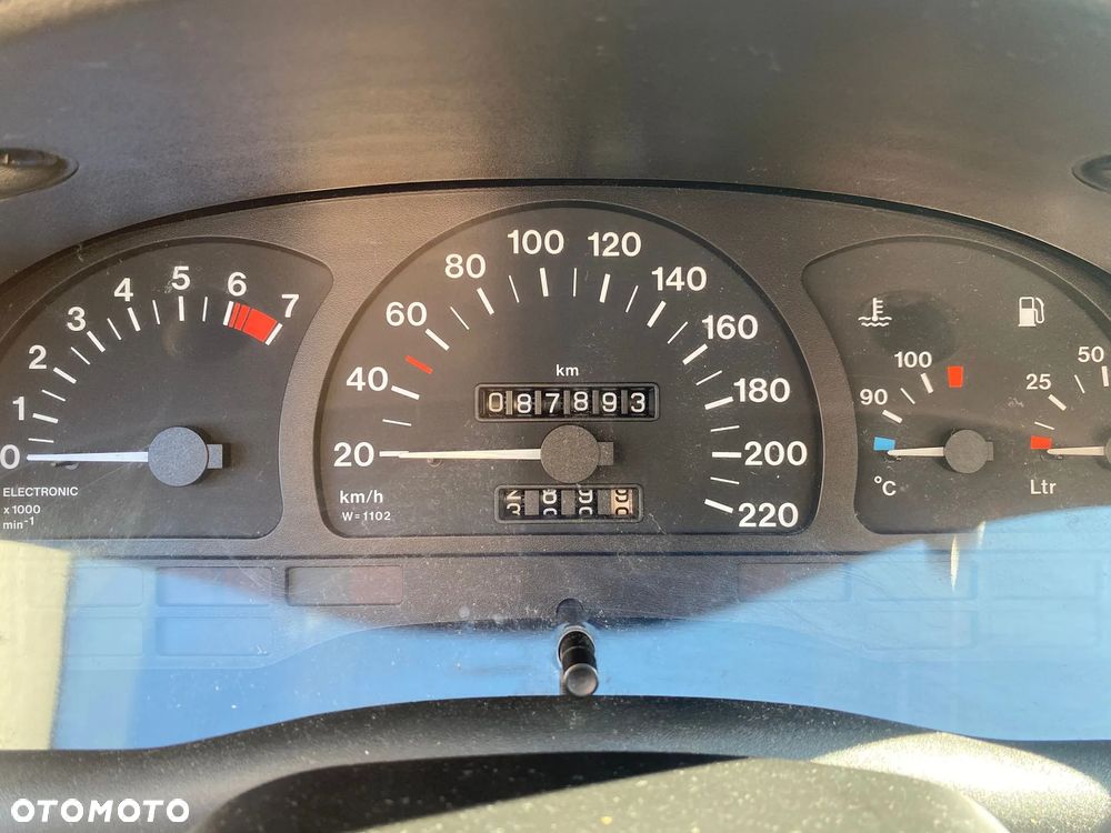 Opel Astra 1.6 16v Family - 11