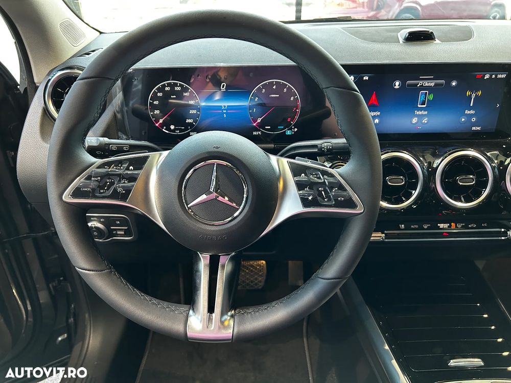 Mercedes-Benz GLA - 13