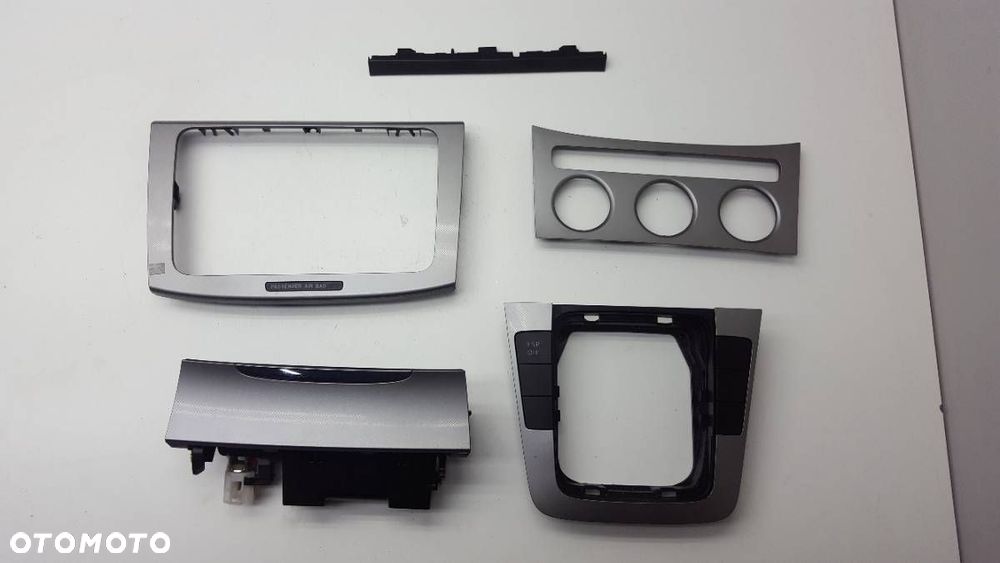 DEKOR RAMKA BIEGÓW RADIA VW PASSAT B6 2006 EU - 1