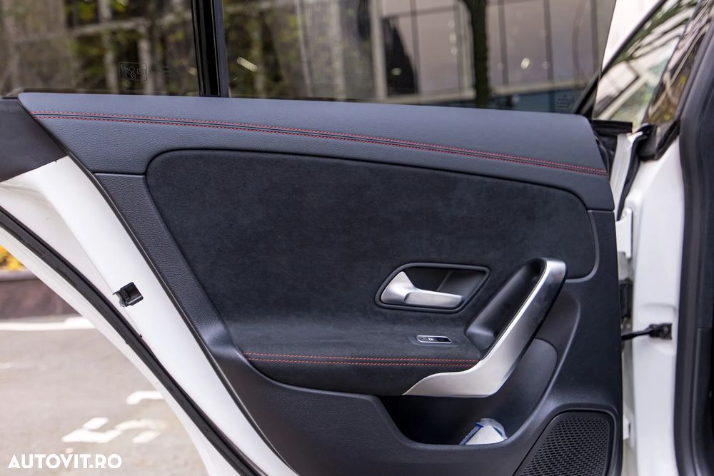 Mercedes-Benz CLA - 32