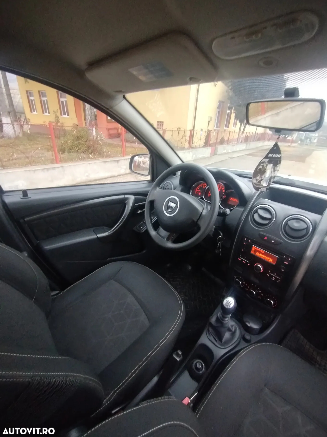 Dacia Duster 1.5 dCi 4x2 Laureate - 8