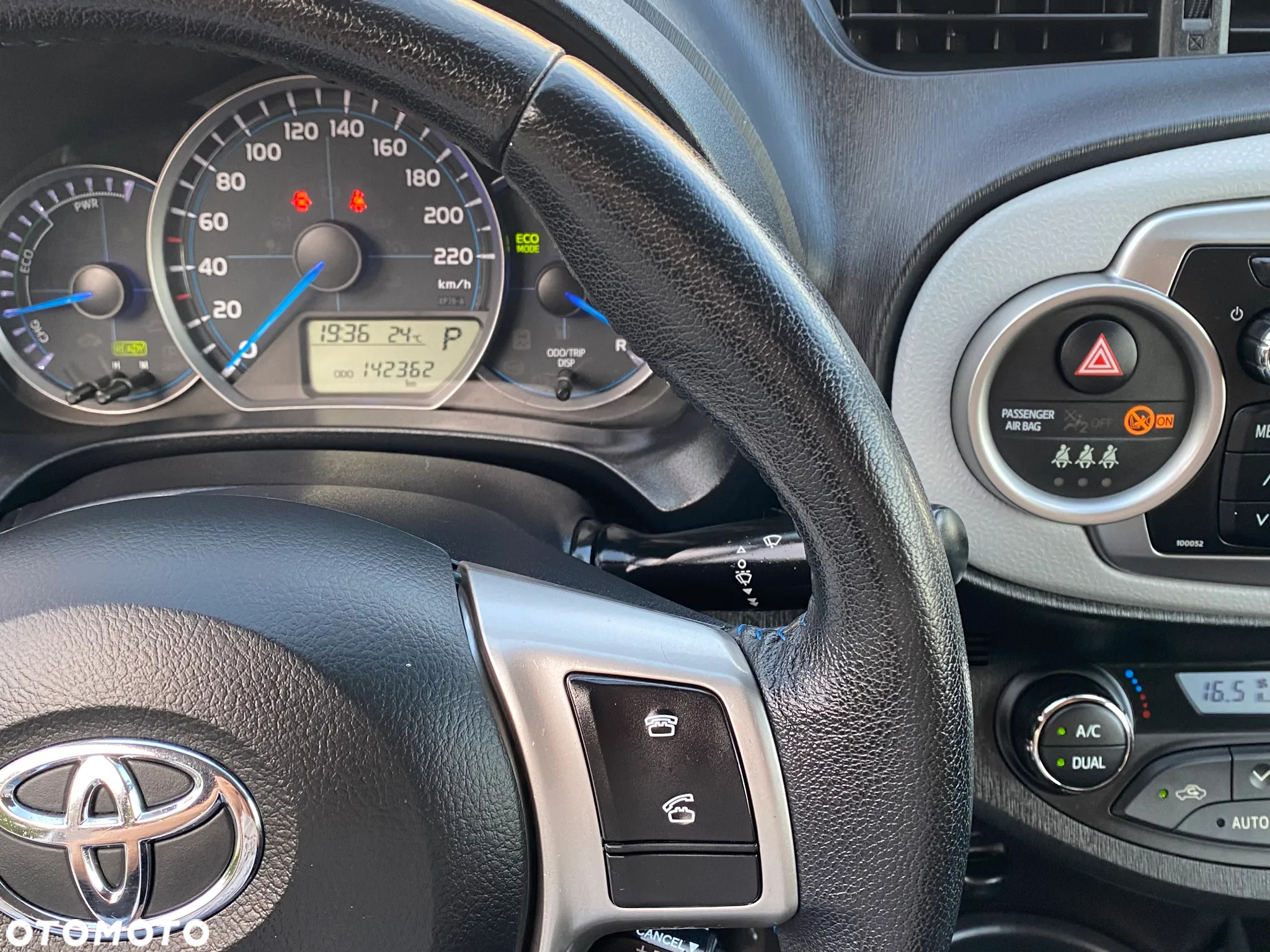 Toyota Yaris Hybrid 100 Premium - 22