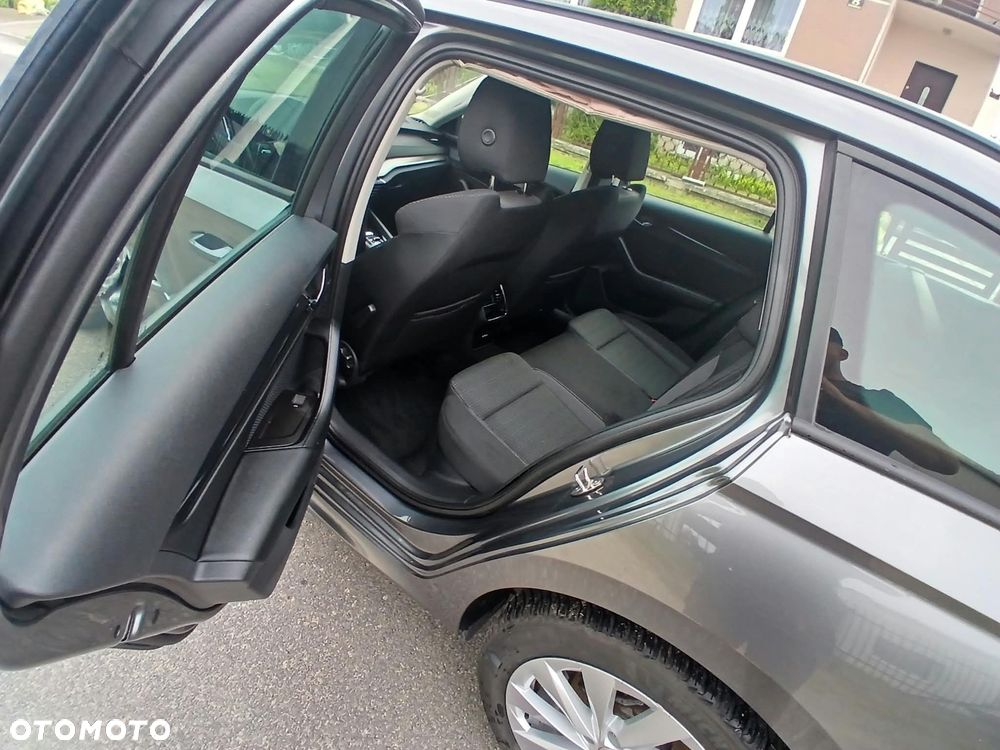 Skoda Octavia 2.0 TDI Sportline DSG - 28