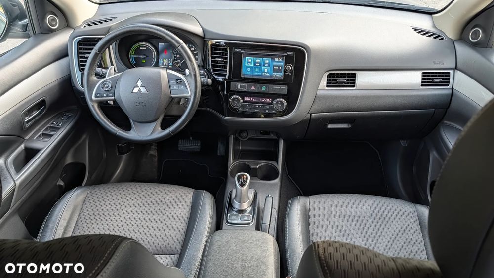Mitsubishi Outlander 2.0 4WD Top - 13