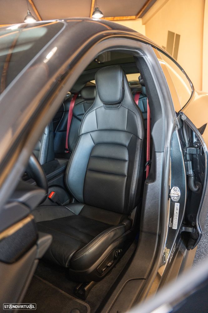 Porsche Taycan 4 - 12