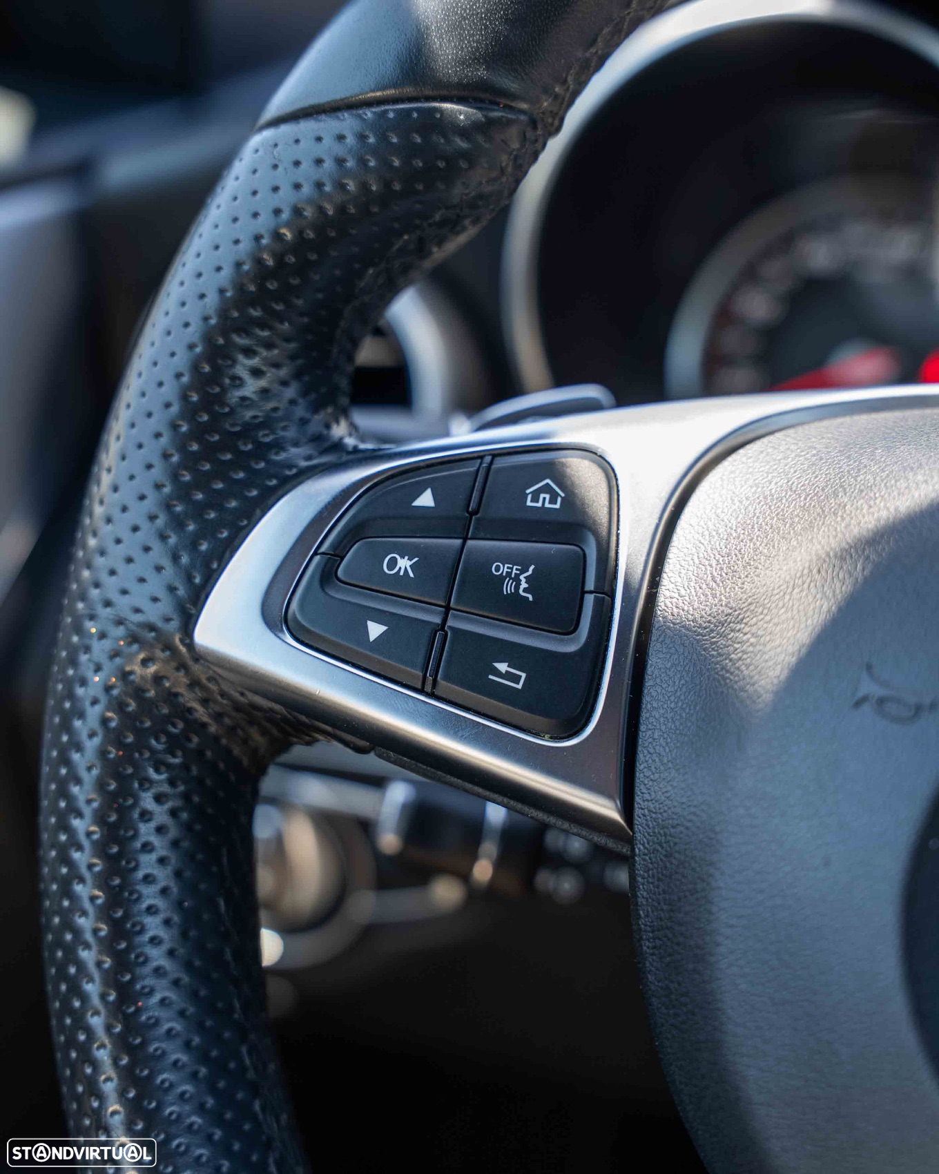 Mercedes-Benz C 220 d Coupe 4Matic 9G-TRONIC AMG Line - 23