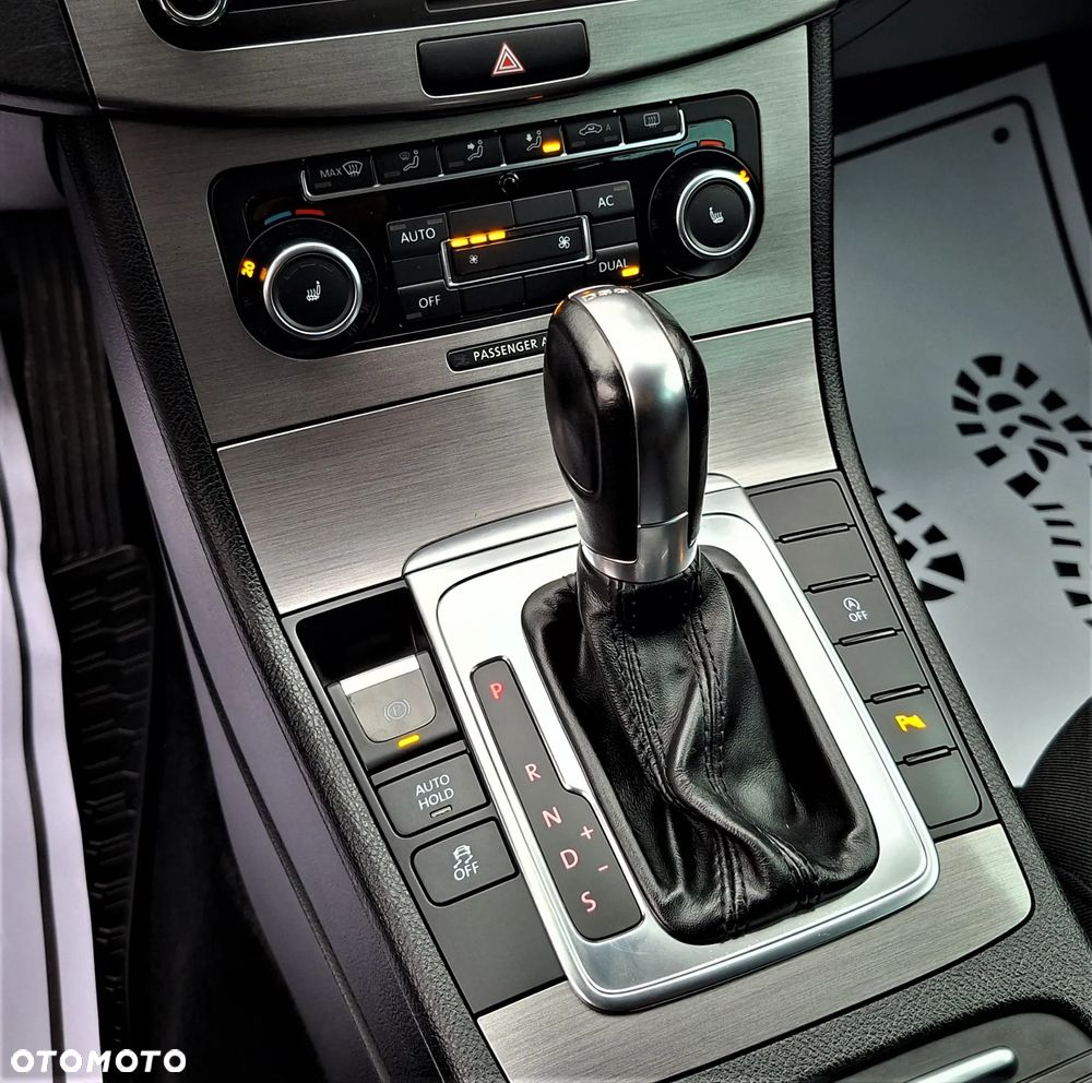 Volkswagen Passat 2.0 TDI DSG BlueMotion Technology Comfortline - 30