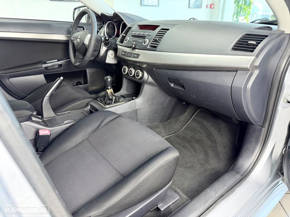 Mitsubishi Lancer 1.5 Invite - 20