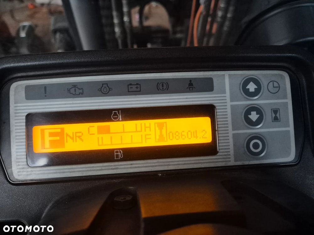 Nissan Unicarriers - 14