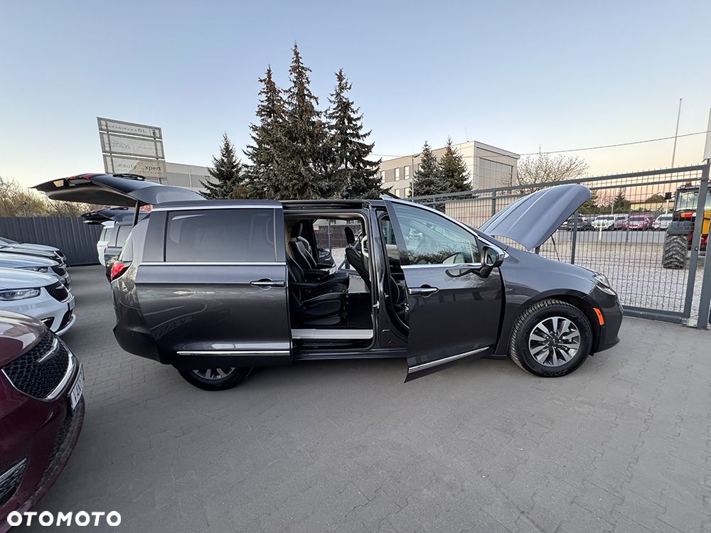 Chrysler Pacifica - 17