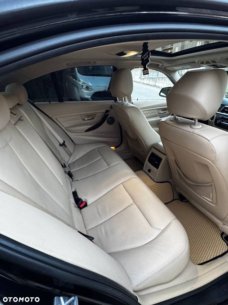 BMW Seria 3 328i - 3