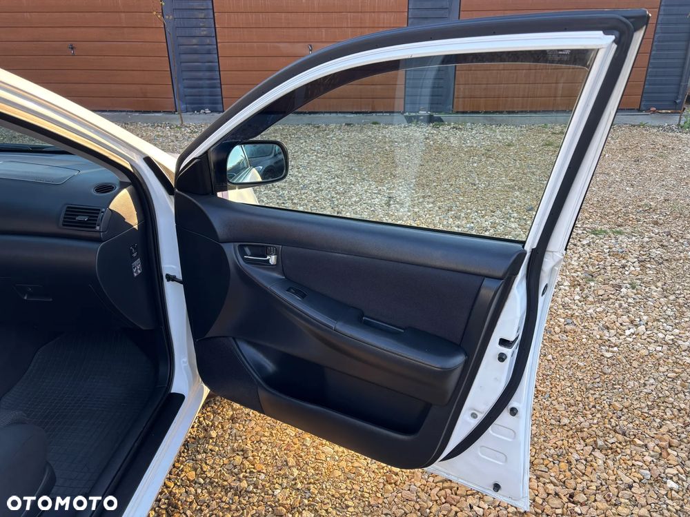 Toyota Corolla - 23