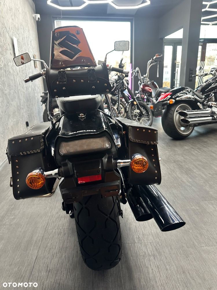 Suzuki Intruder - 13