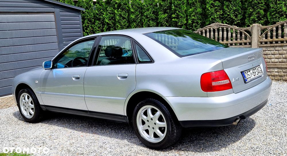 Audi A4 Limousine - 4