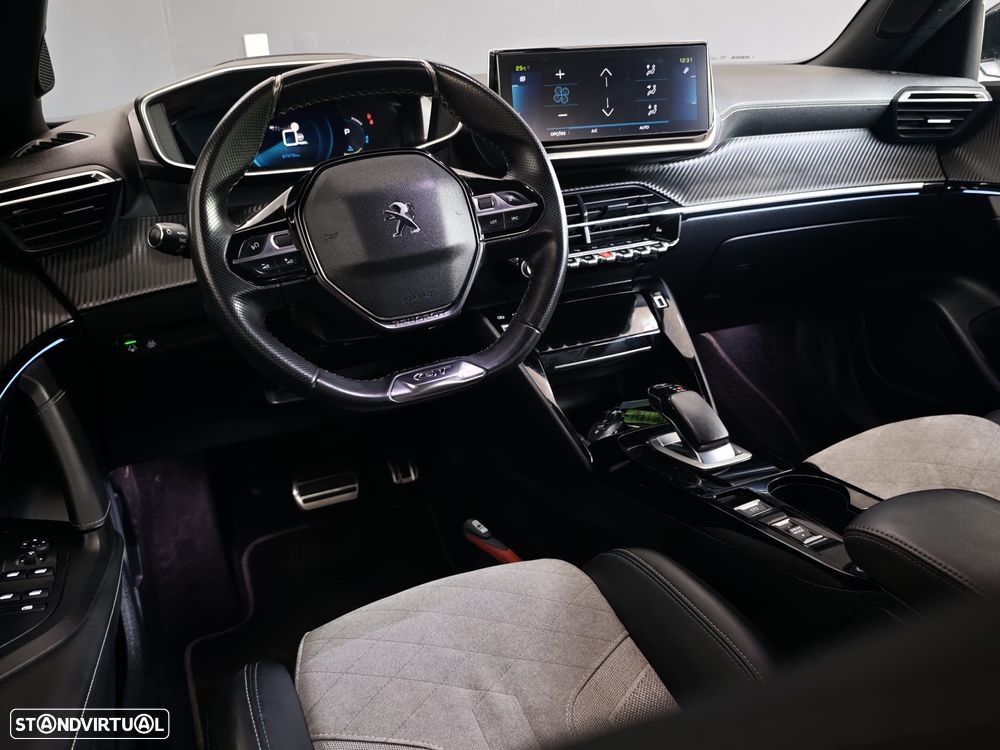 Peugeot e-2008 GT Pack - 32