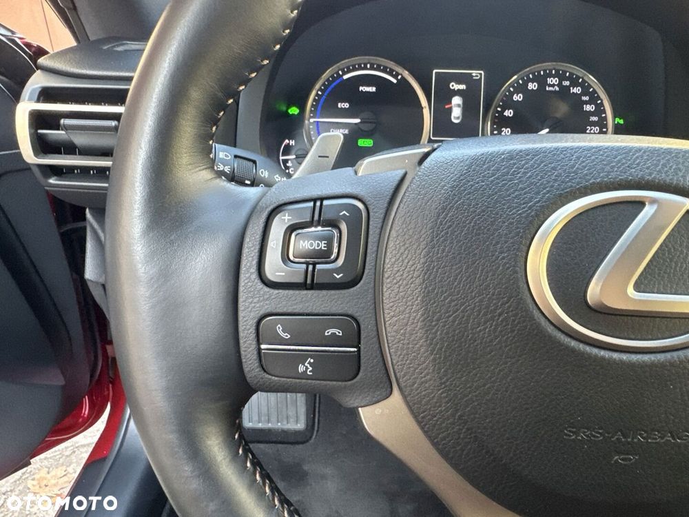 Lexus RC 300h Prestige - 13