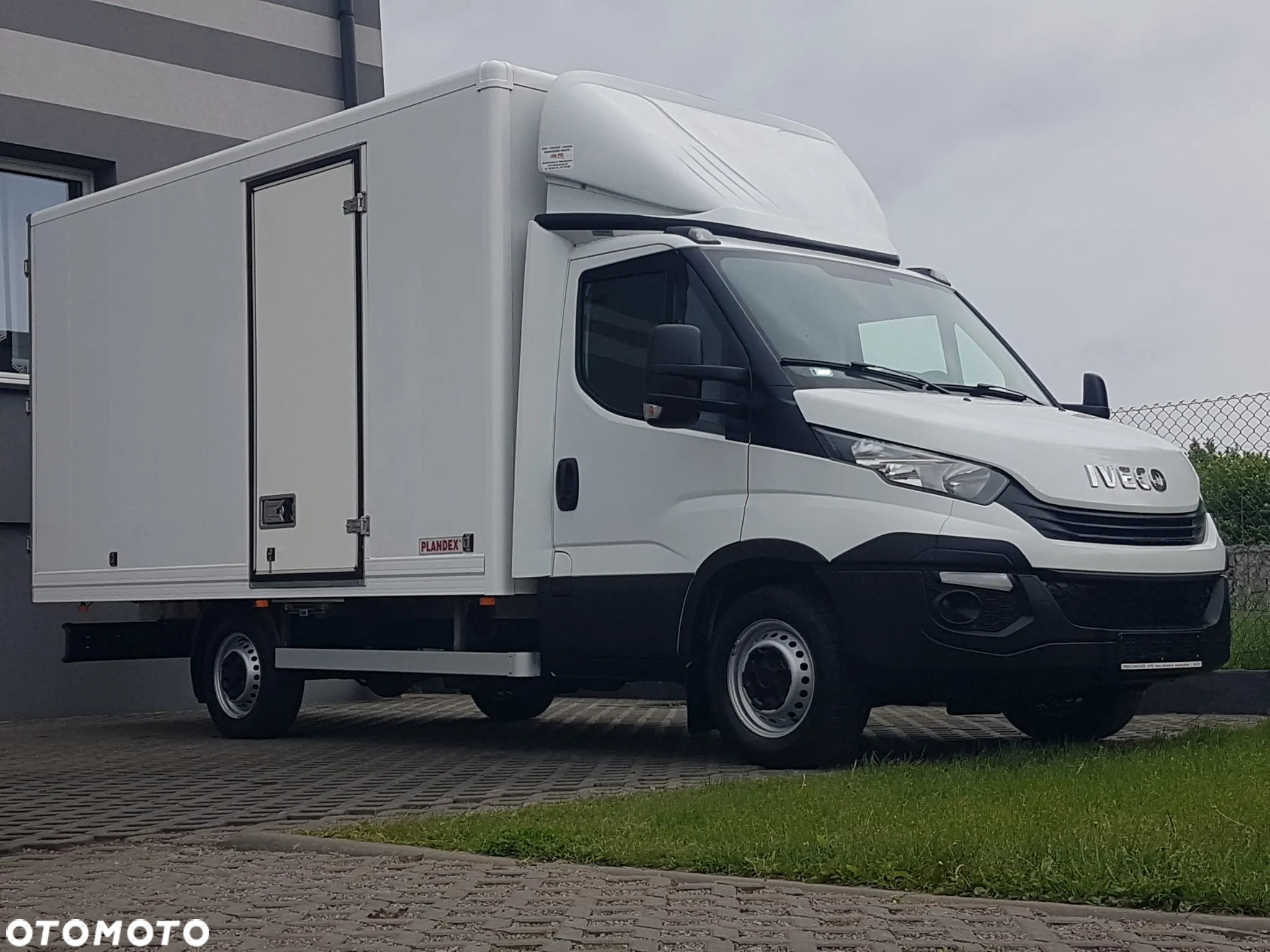 Iveco DAILY 3,0 KLIMA 8EP KONTENER 4,22x2,10x2,11 AC KRAJOWY DMC 3500 KG 35S15 - 30