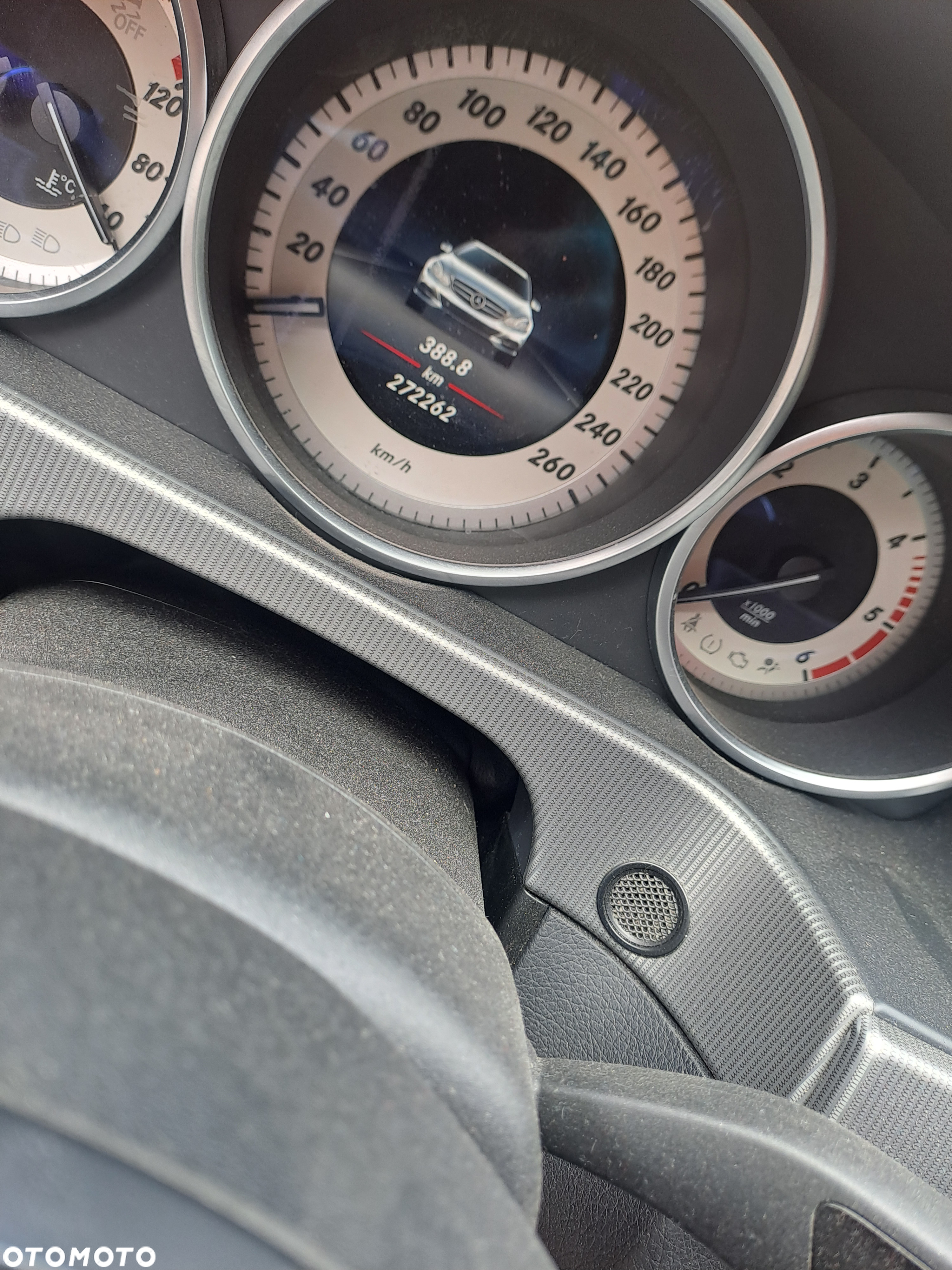 Mercedes-Benz Klasa E 220 T CDI DPF BlueEFFICIENCY 7G-TRONIC - 21