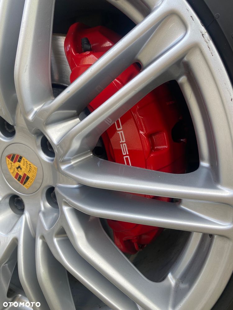 Porsche Cayenne Turbo - 18