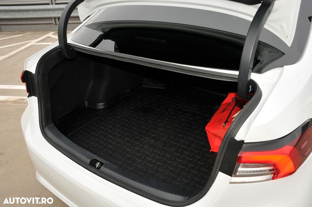 Toyota Corolla 1.8 HSD Business - 31