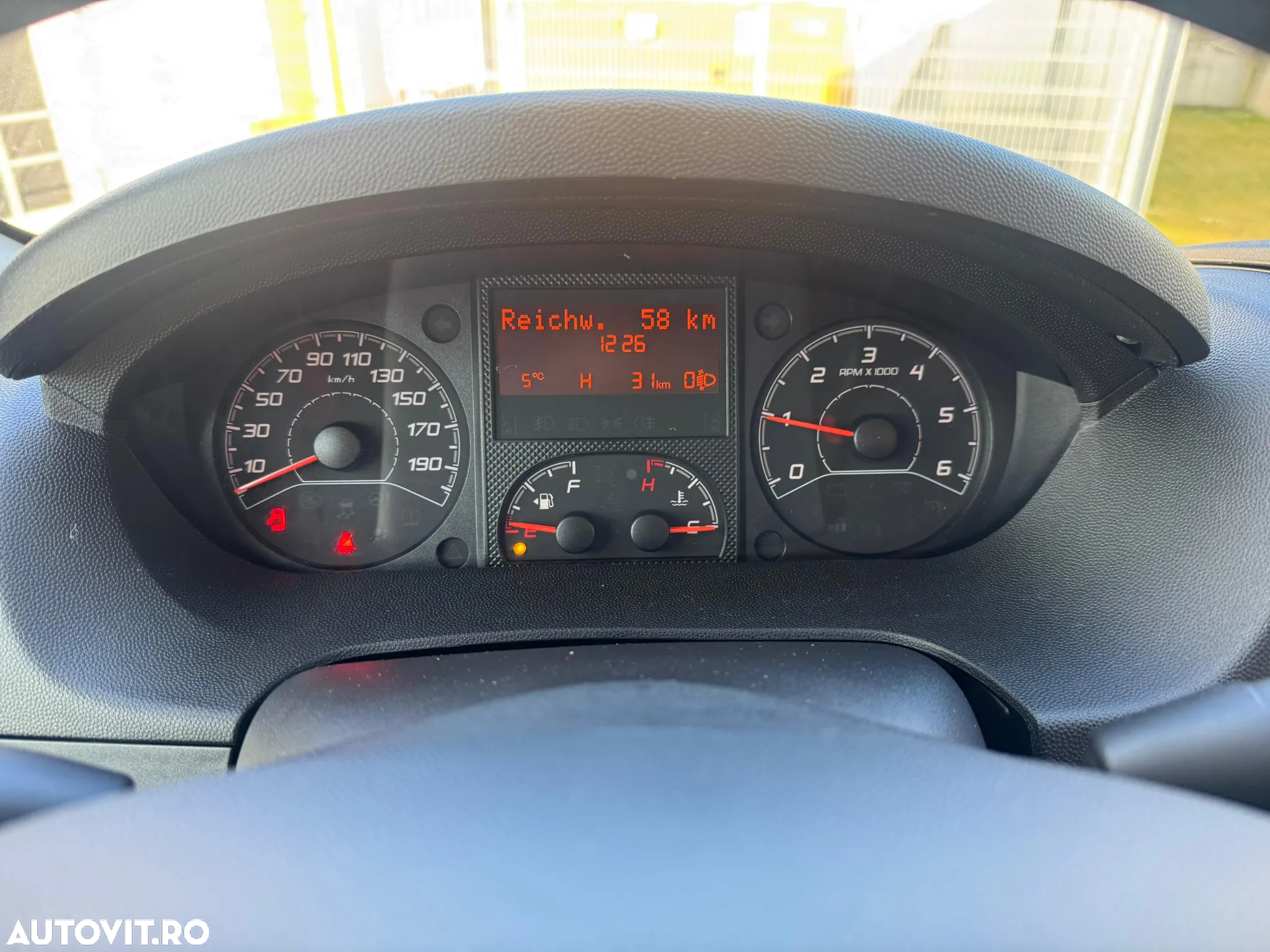 Peugeot Boxer 335 L3H2 13m3 2.2 BlueHDi 140cp - 11