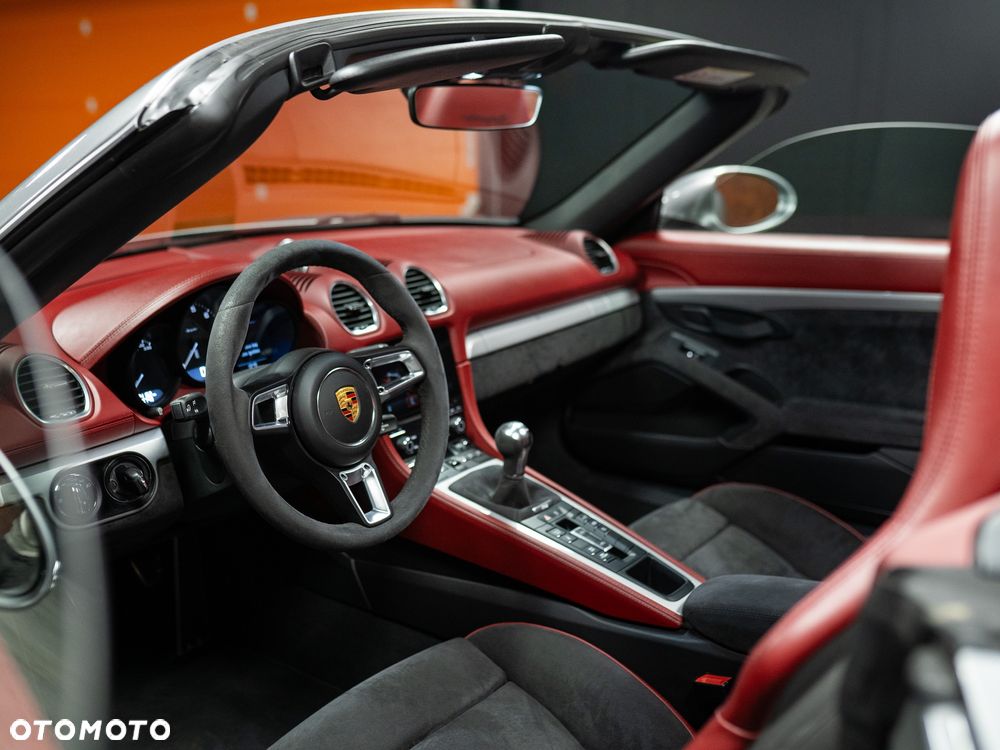 Porsche 718 Spyder - 22