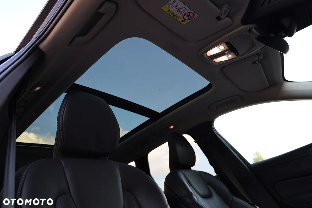 Volvo XC 60 B5 B AWD Plus Dark - 18