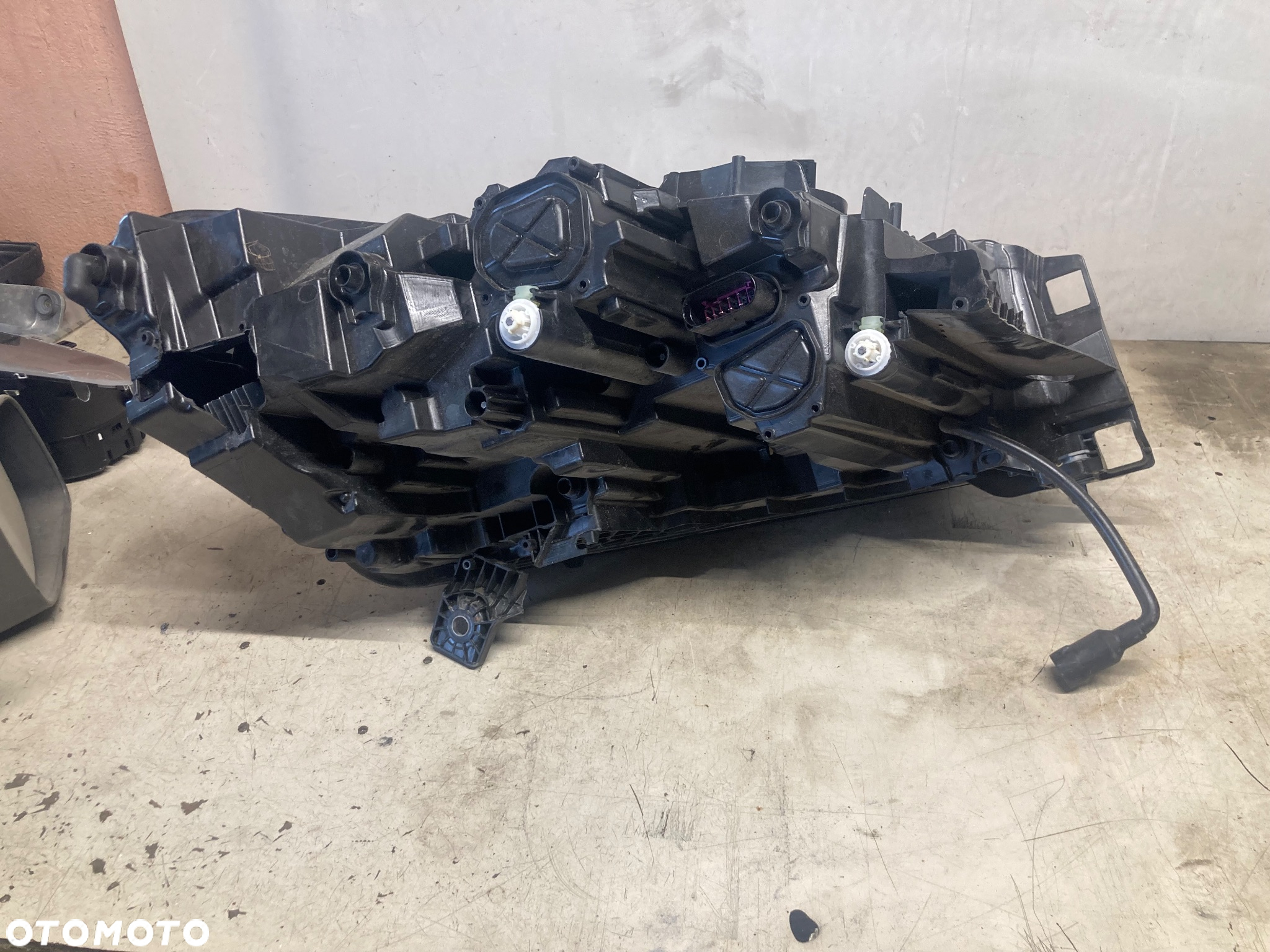 SKODA ENYAQ 5LB LAMPA LEWA FULL LED CRYSTAL - 5