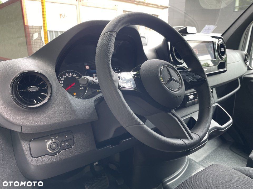 Mercedes-Benz Sprinter - 6