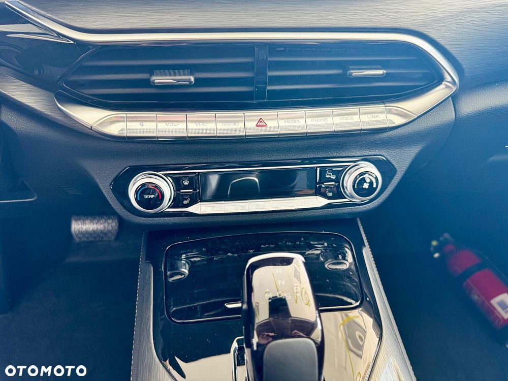 Bestune T77 1.5T Business DCT - 11