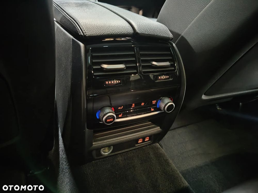 BMW Seria 5 520d xDrive - 22