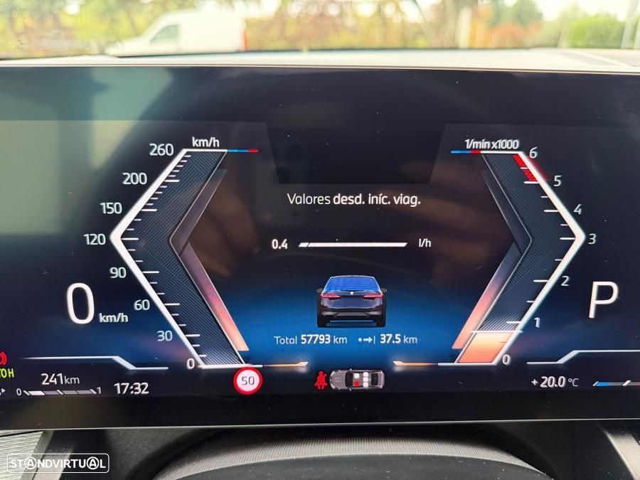 BMW 520 d Pack Desportivo M Pro - 17