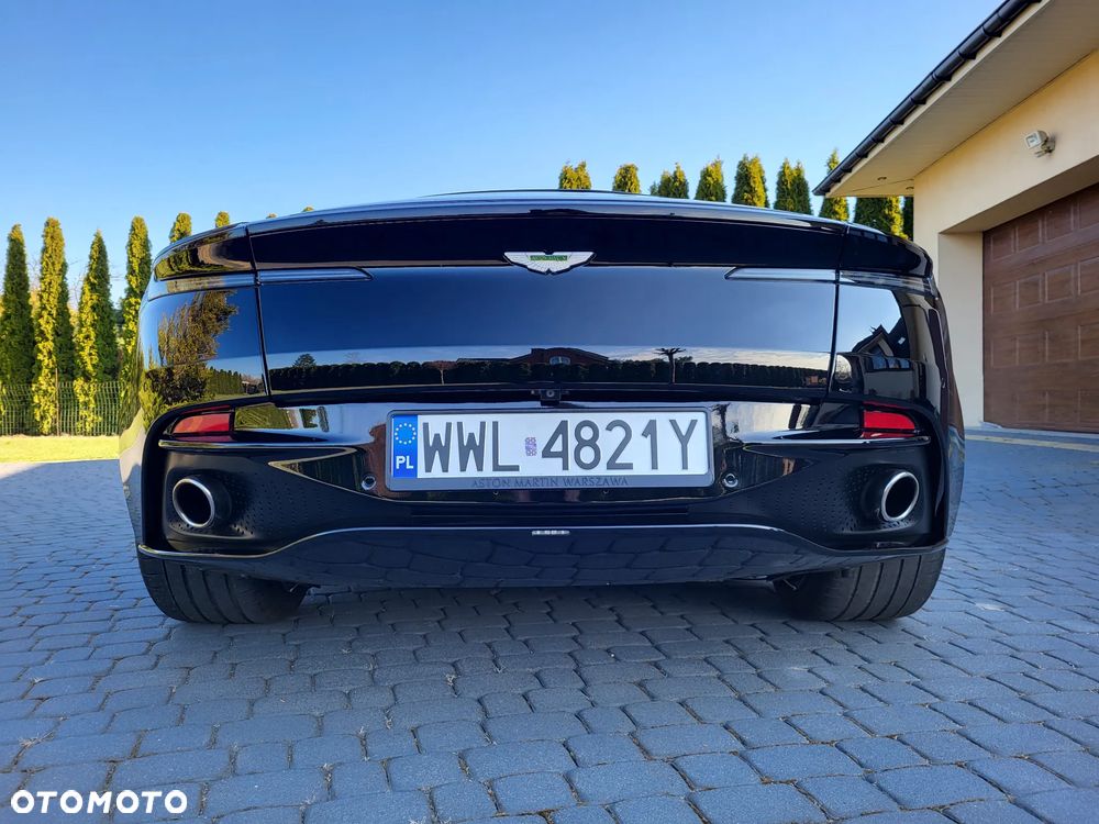 Aston Martin DB11 Launch Edition - 10