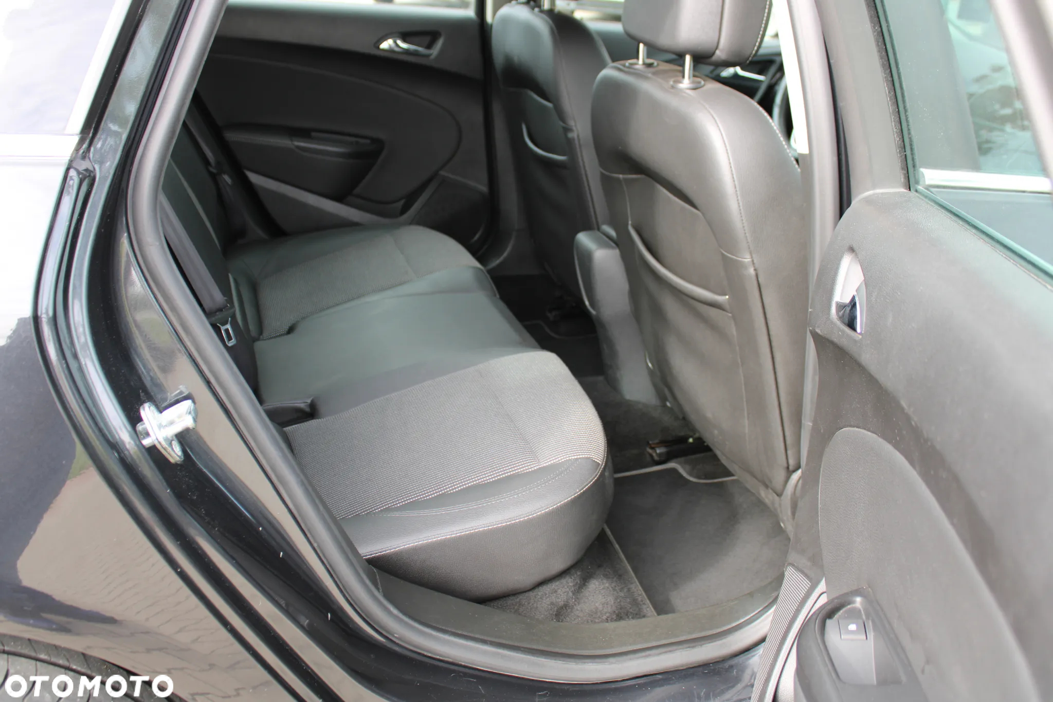 Opel Astra IV 2.0 CDTI Sport - 30