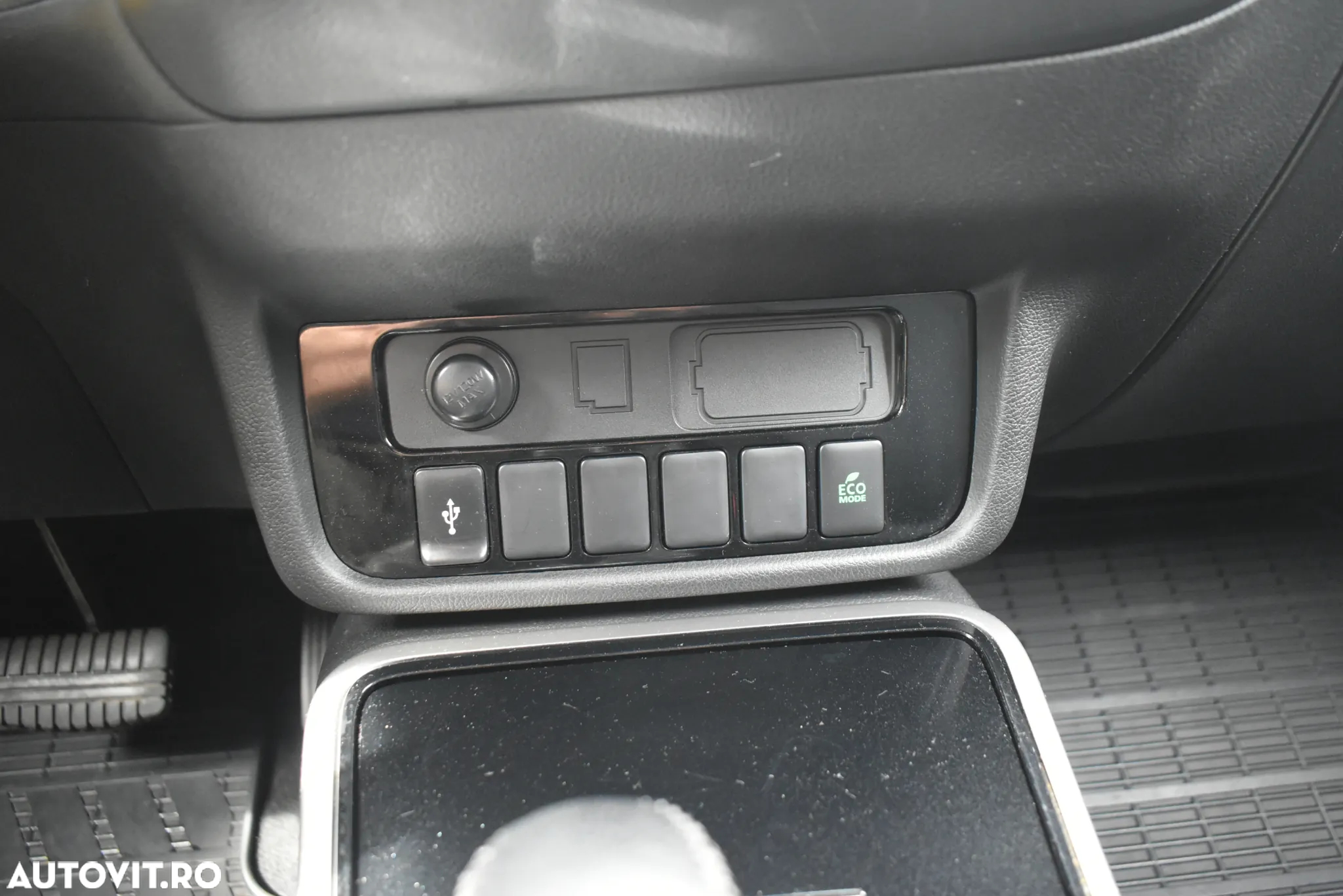 Mitsubishi Outlander 2.0L AS&G CVT Invite - 17
