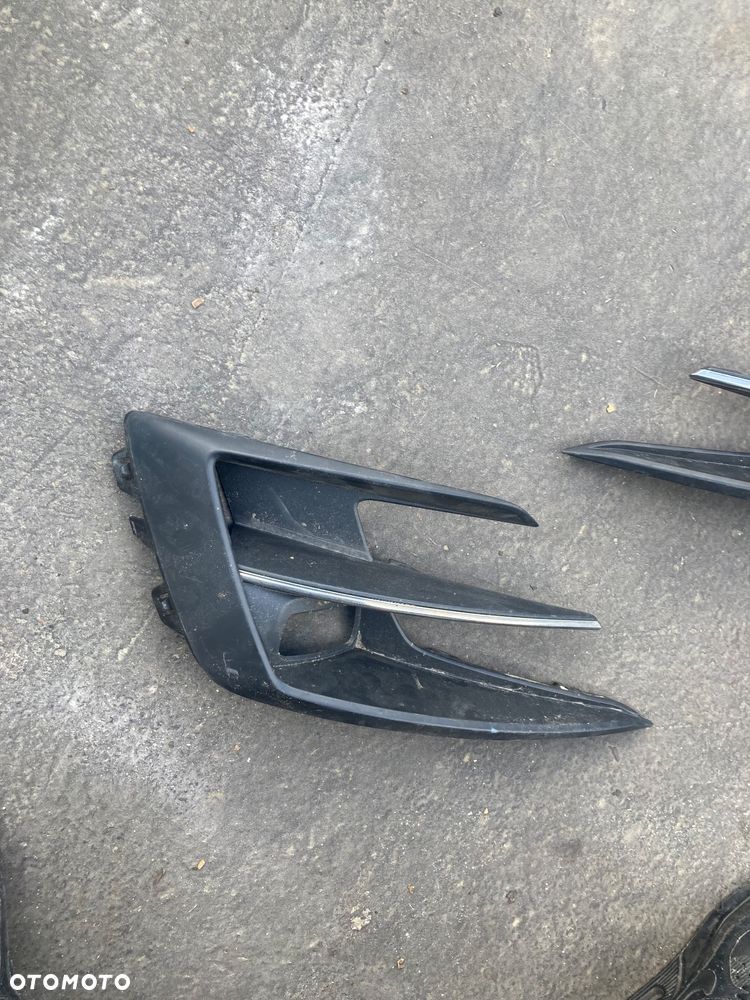 RENAULT Megane IV 4 lift lewa chrom kratka ZDERZAKA  przedniego KRATKA halogenu W ZDERZAK  przedni  zaślepka na halogen - 4