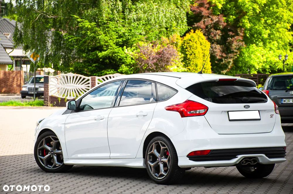 Ford Focus 2.0 TDCi ST mit Leder-Exclusiv-Paket - 12