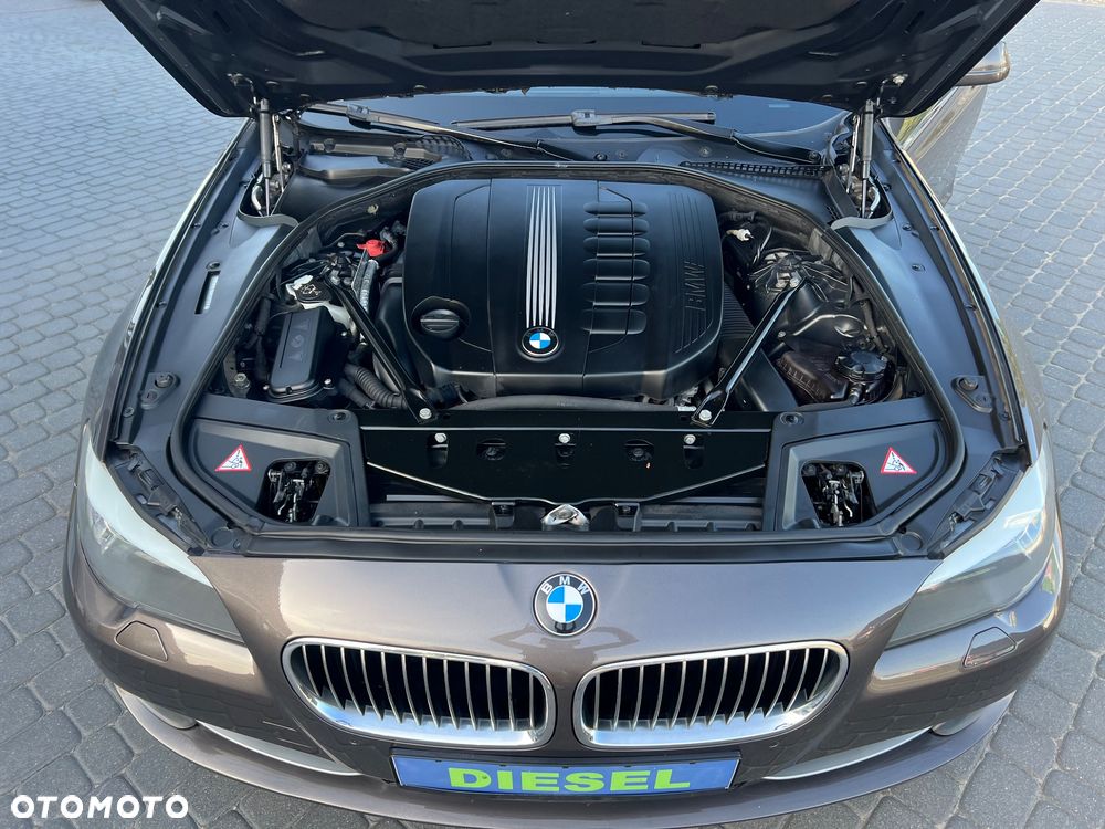 BMW Seria 5 525d - 11