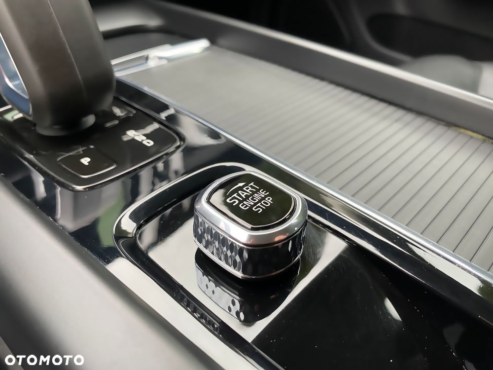 Volvo XC 60 B4 D AWD Geartronic Momentum Pro - 27