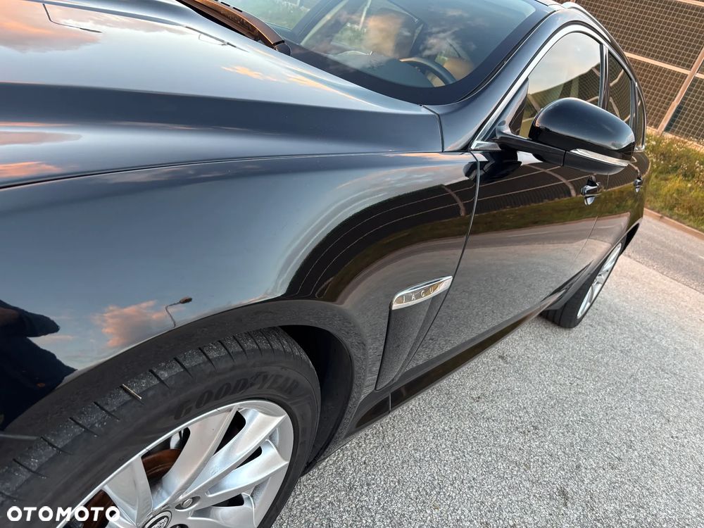 Jaguar XF 2.2 D Premium Luxury - 30