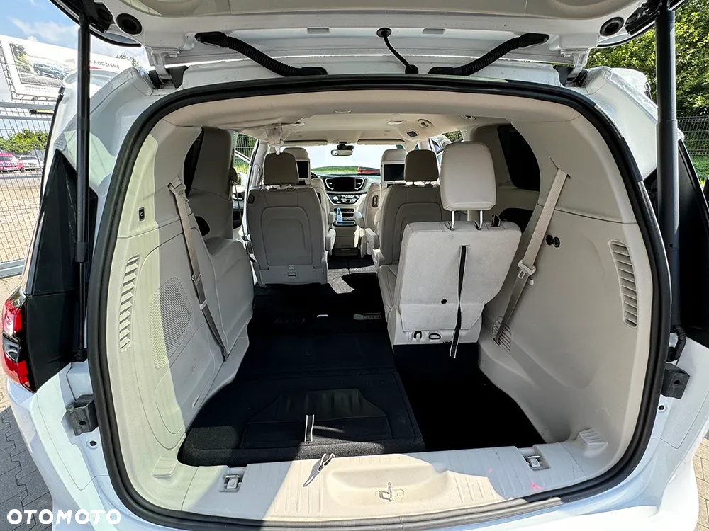 Chrysler Pacifica - 16