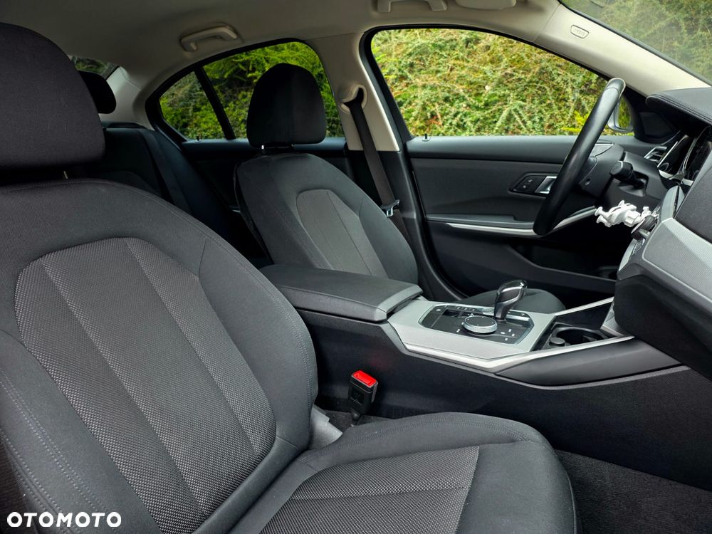 BMW Seria 3 318d Advantage - 24