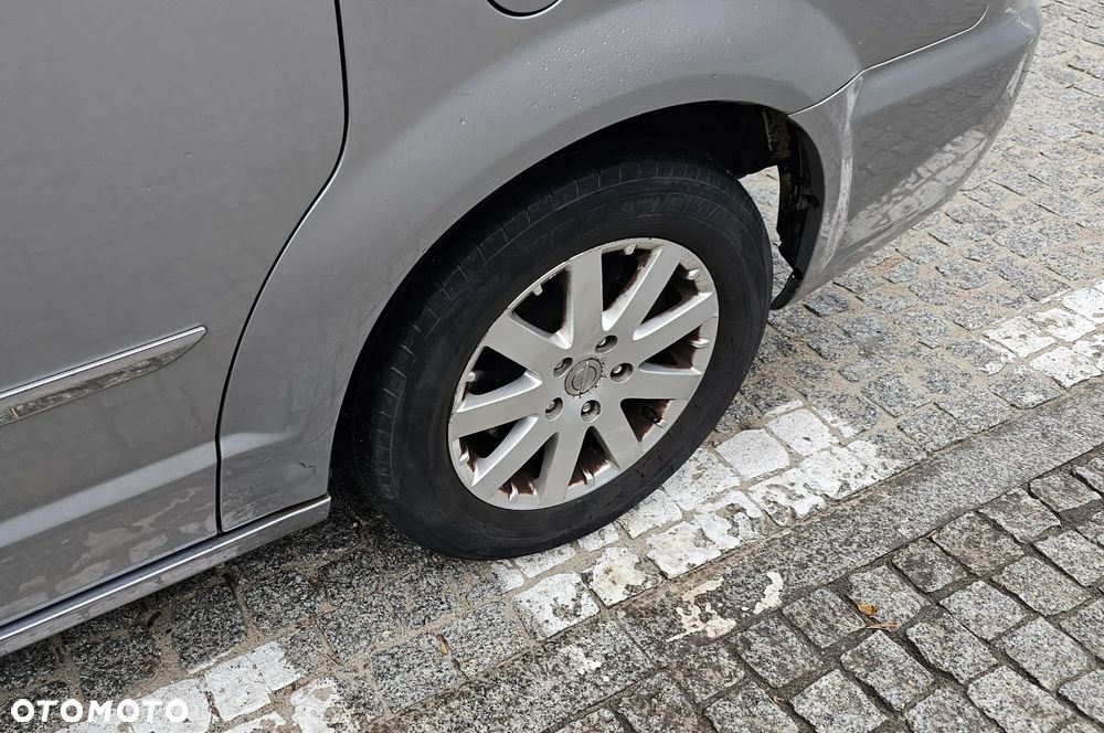 Chrysler Town & Country - 11